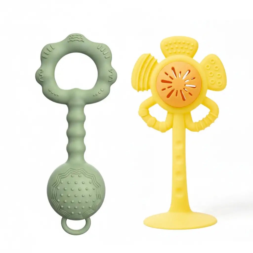 Silikonisches Baby-Rassel- und Zahnungsset mit grünem Ring, gelbem Blüten-Spielzeug und gelstem Ständer.