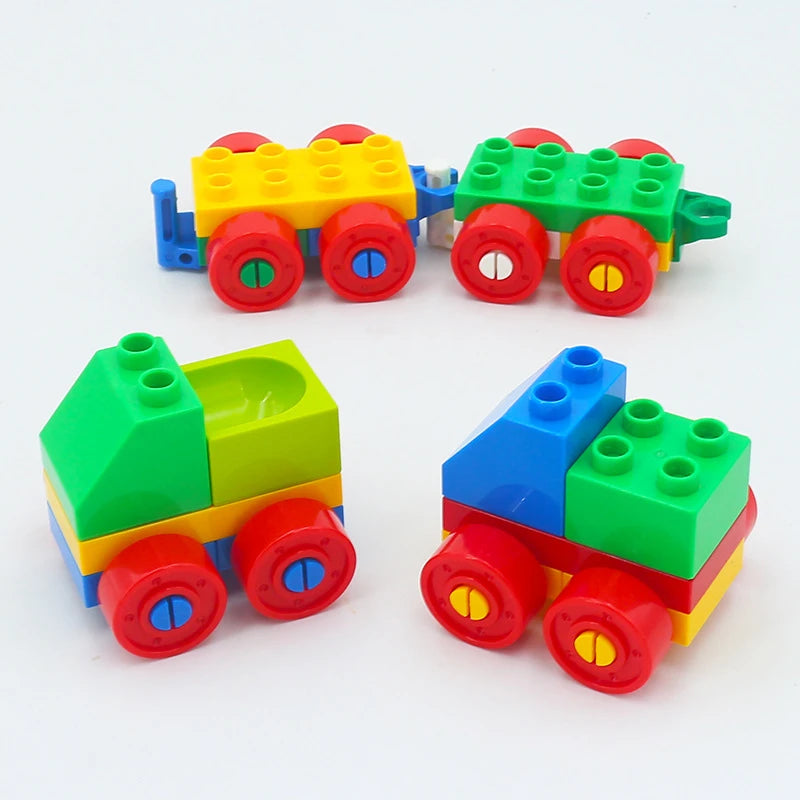 A set of city traffic vehicle building blocks featuring yellow and green trucks and buses.