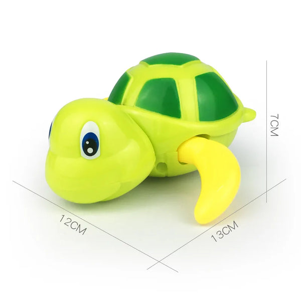 Ein helles limettengrünes Aufzieh-Schildkröten-Badespielzeug mit grünem Panzer und gelbem Kopf.