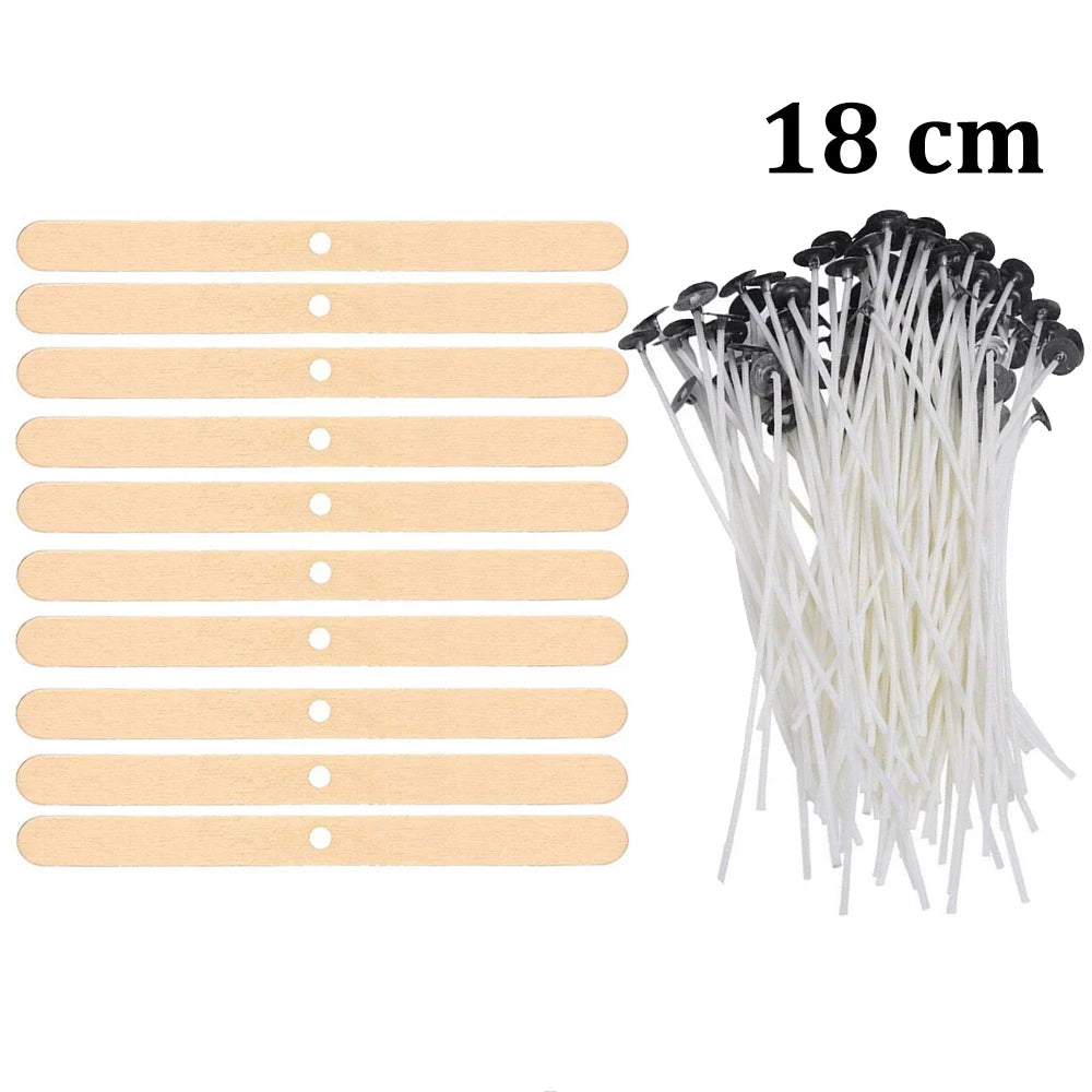 A bundle of 18 cm pre-waxed cotton candle wicks with metal sustainers.
