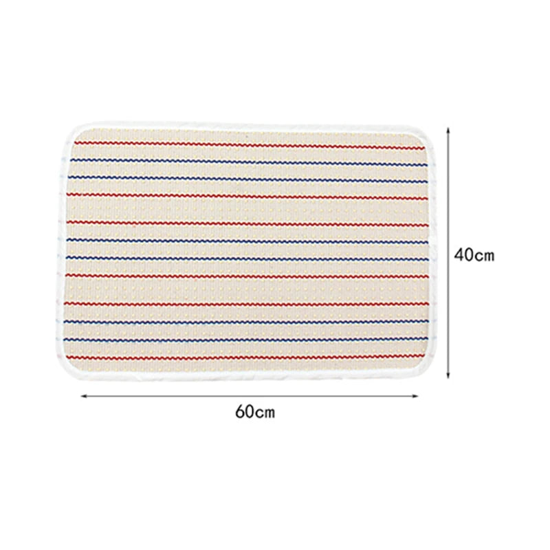 A rectangular felt mat with horizontal red and blue lines, measuring 60cm by 40cm.