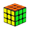 Puzzle cube magique 3x3 avec des faces colorées, vue de dessus.
