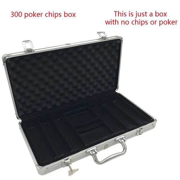 Låda i silverfärgad aluminium för pokermarker med gångjärn och handtag, öppen för att visa innerfacken.