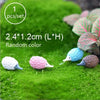 Set of 1 miniature animal figurine in random colors, measuring 2.4 x 1.2 cm.