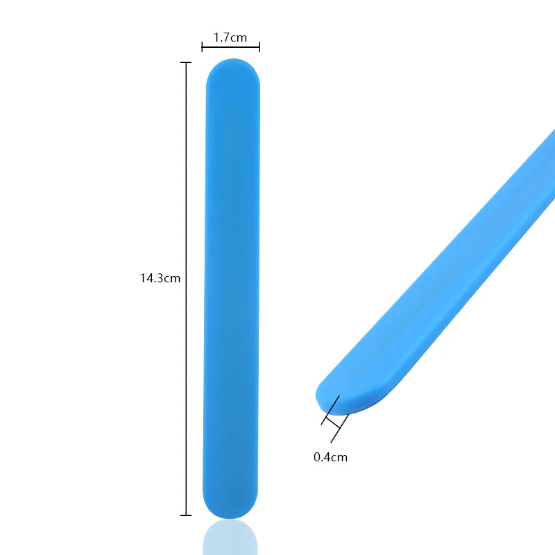 A vertical silicone stir stick with a 1.7cm length and a 0.4cm diameter, shown next to a diagonal view.