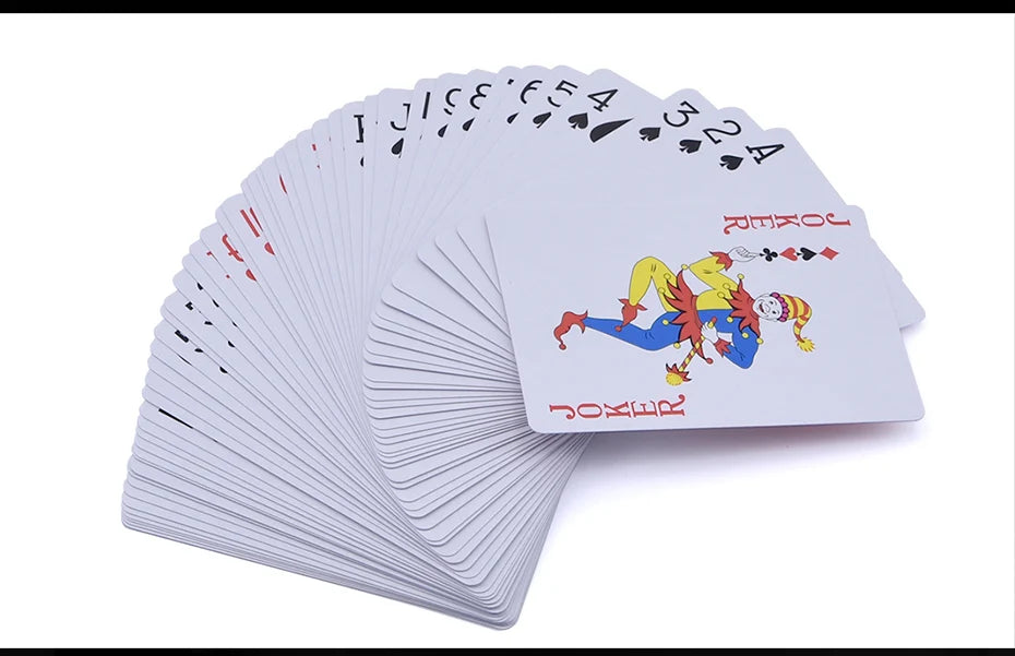 Un fan de cartes blanches montrant une séquence de cartes de l'As à la Valet.