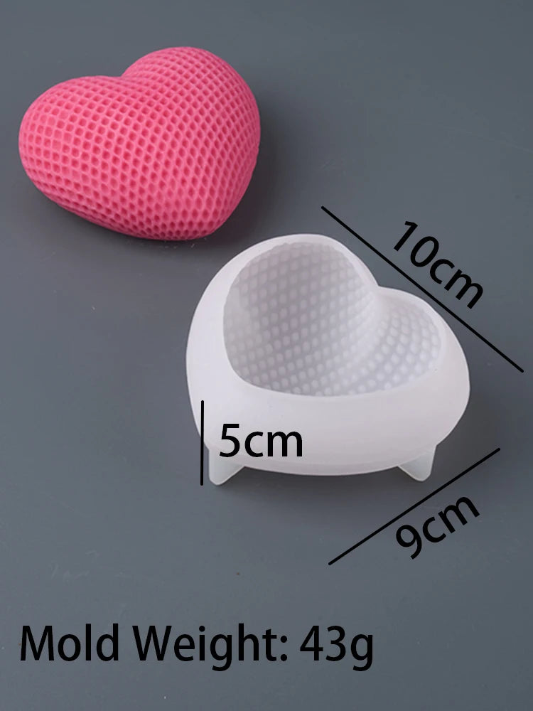 A pink heart-shaped silicone mold and a white heart-shaped mold are shown with dimension lines and weight information.