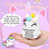 Handgemachte Häkel-Unicorn-Puppe mit weißem Körper und farbenfrohen Akzenten, umgeben von magischen Glitzern.