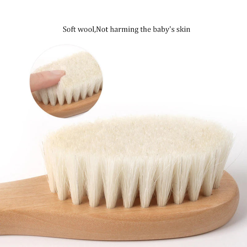 Peine de madera de haya natural con cerdas de lana suave para cuidado del cabello de recién nacidos.
