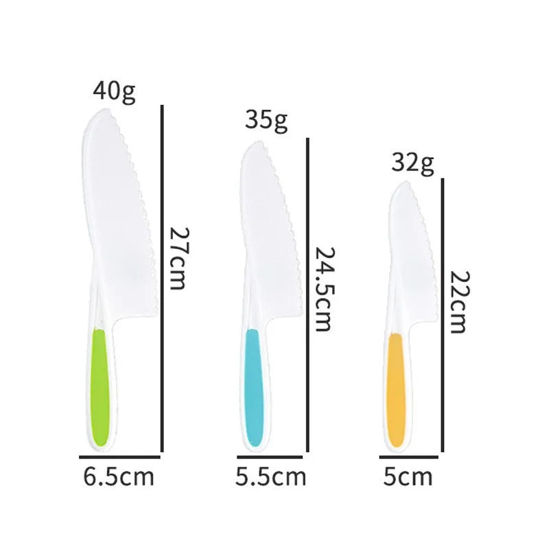 A set of plastic play knives with varying blade sizes and handles shown next to weight measurements.
