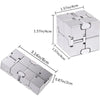 Cube anti-stress en métal argenté, vues de dessus et de côté avec dimensions.