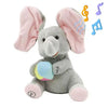 Peluche d'éléphant gris avec des oreilles roses et un corps bleu clair, ornée de notes de musique.