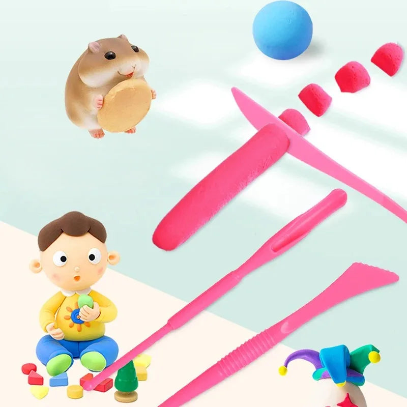 Set aus rosa und blauem handgemachten Modestools für Kinder, inklusive Spatel und einer kleinen Form.