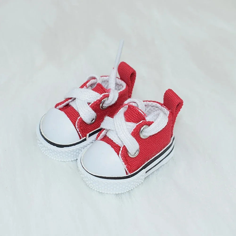 A pair of red and white casual sneakers designed for 17cm Labubu dolls.