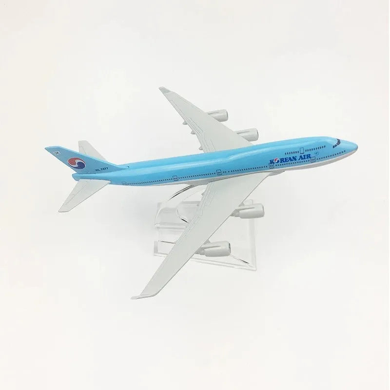Diecast Metal Boeing Aircraft Model – 16 cm Collectible Display Piece