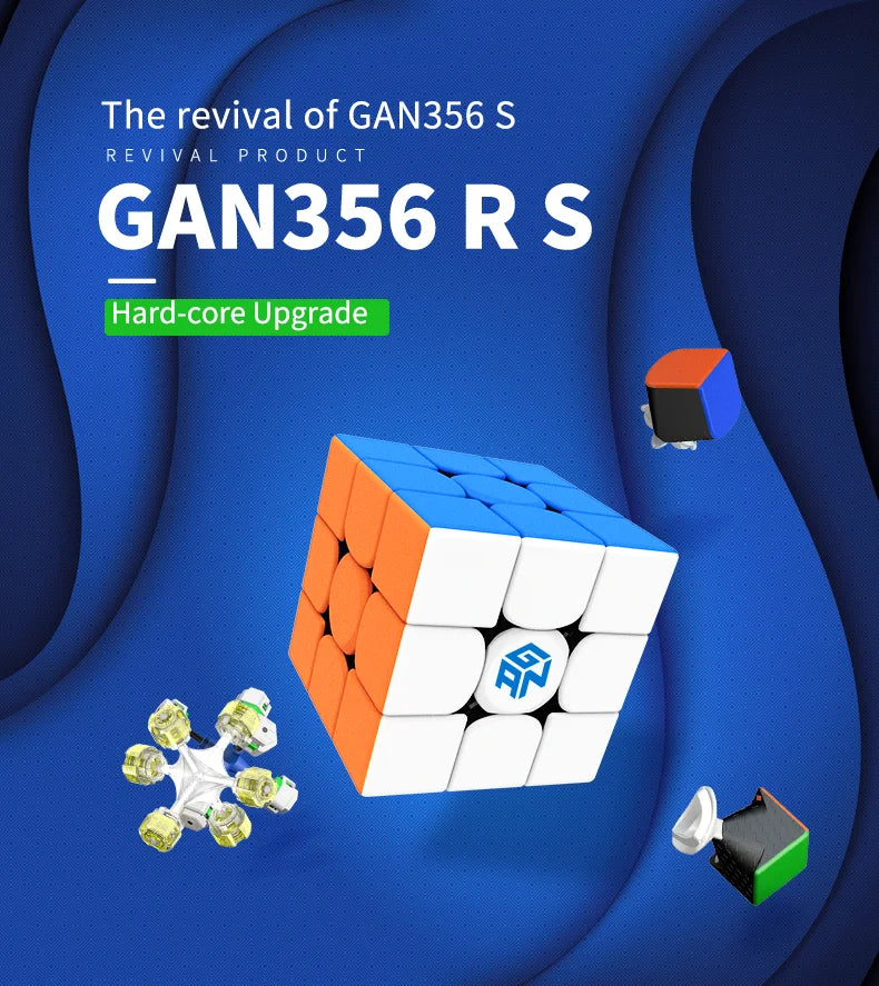 Puzzle cube blanc et orange avec un logo bleu sur fond bleu.