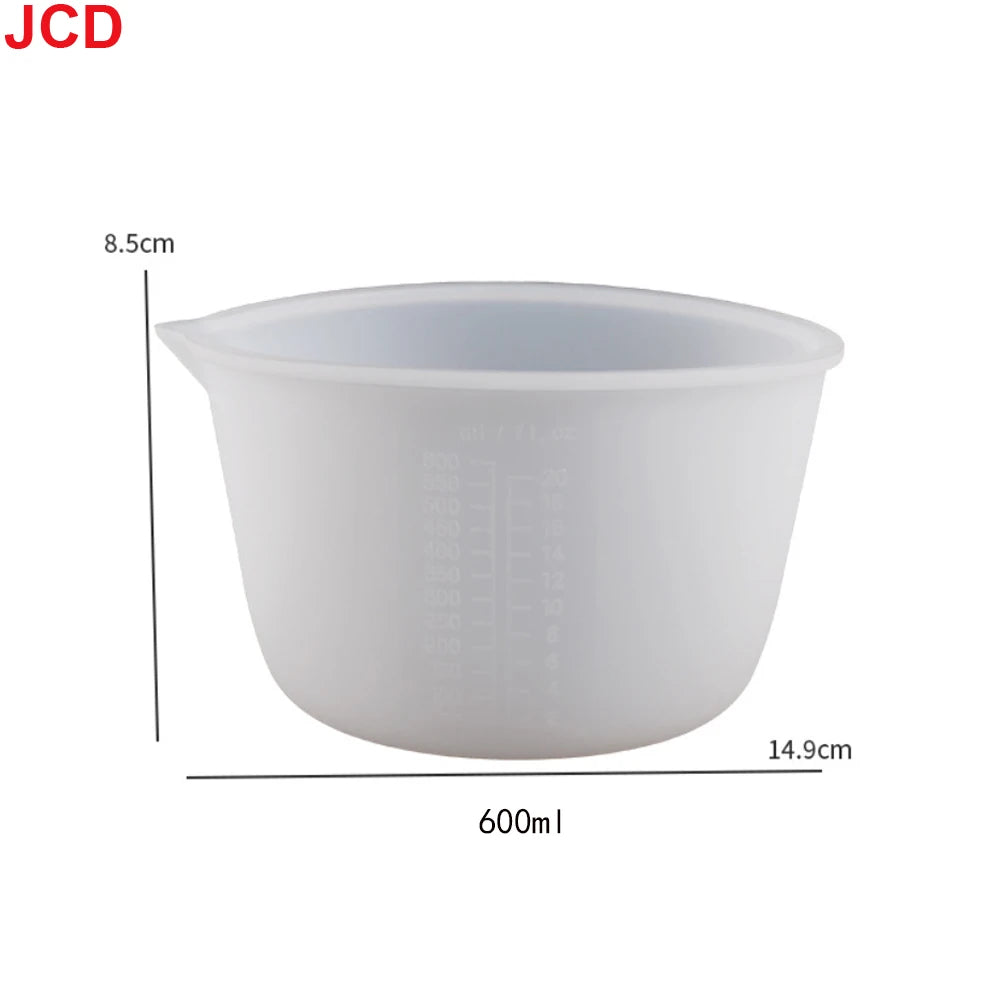A white flexible silicone measuring cup with a capacity of 600ml and a height of 8.5cm.