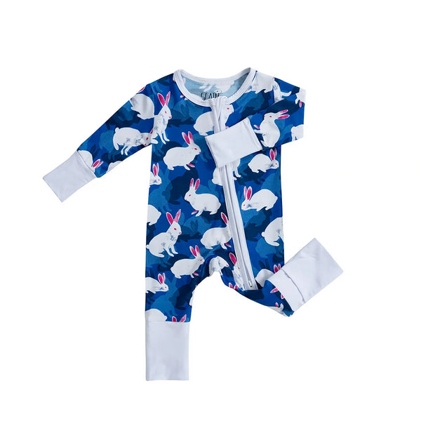 Bodysuit bébé à motifs bambou bleu et blanc avec des dessins de lapin.