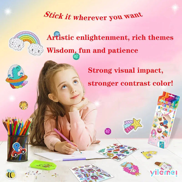 Un enfant regarde un kit de stickers diamant coloré avec des éléments scintillants sur fond blanc.