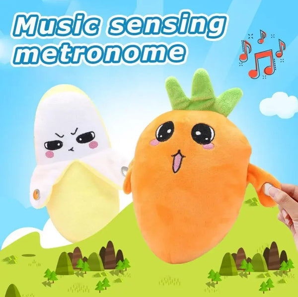 Orange Frucht-Sensor-Metronomspielzeug in Karottenform mit einer weißen Figur daneben.