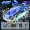 Un bateau RC électrique bleu éclabousse l'eau avec accessoires comme une batterie, une télécommande et des pales.
