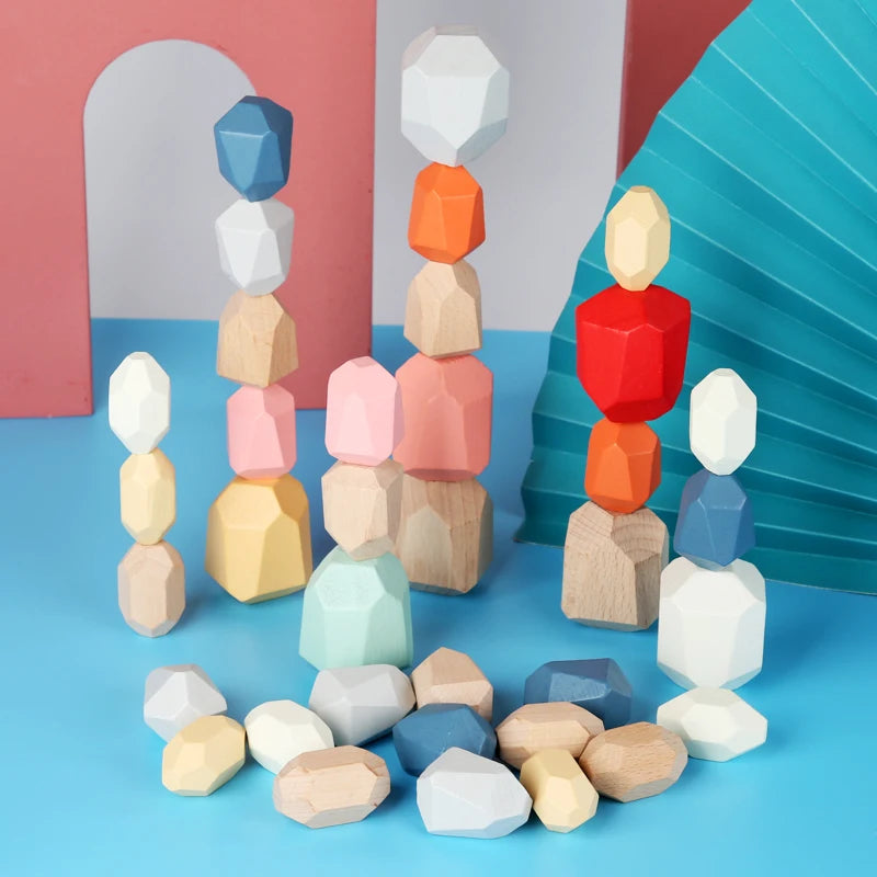 Collection de blocs de empilement sensoriels en bois dans diverses teintes pastel et bois naturel, arrangés en piles vertical