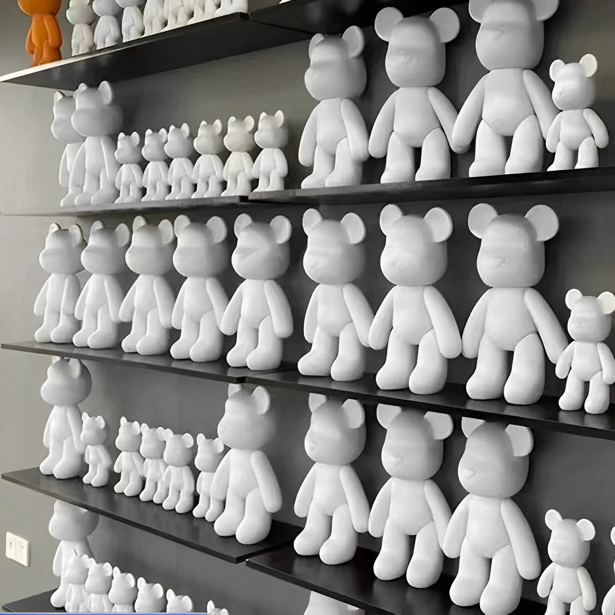 DIY Fluid Bear Sculpture Kit - Paintable Resin Bear Figurine for Creative Home Decor