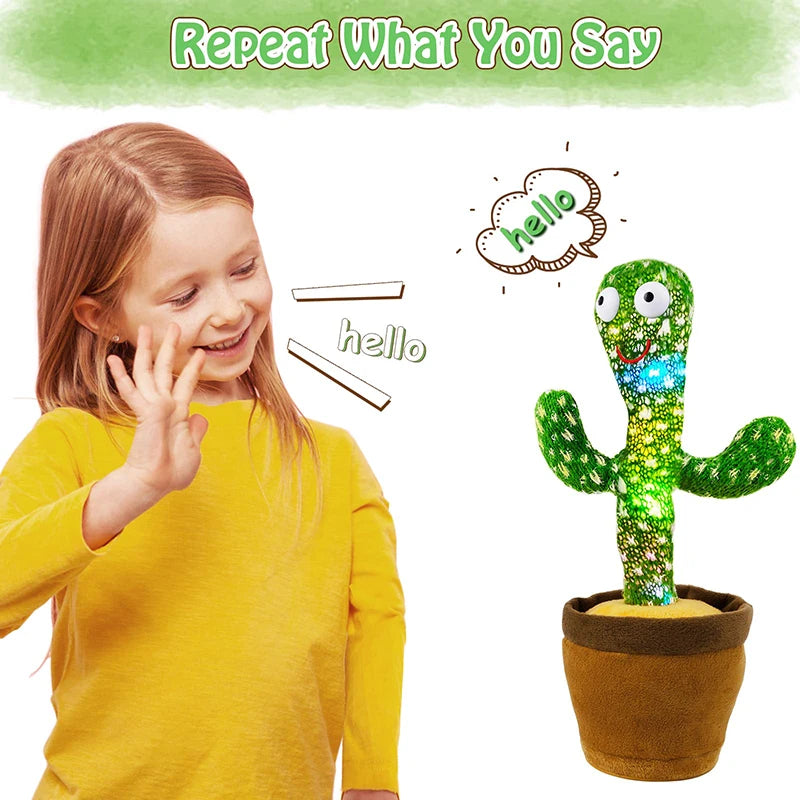 Une jeune fille montre comment répéter des mots en interagissant avec un doudou de cactus vert.