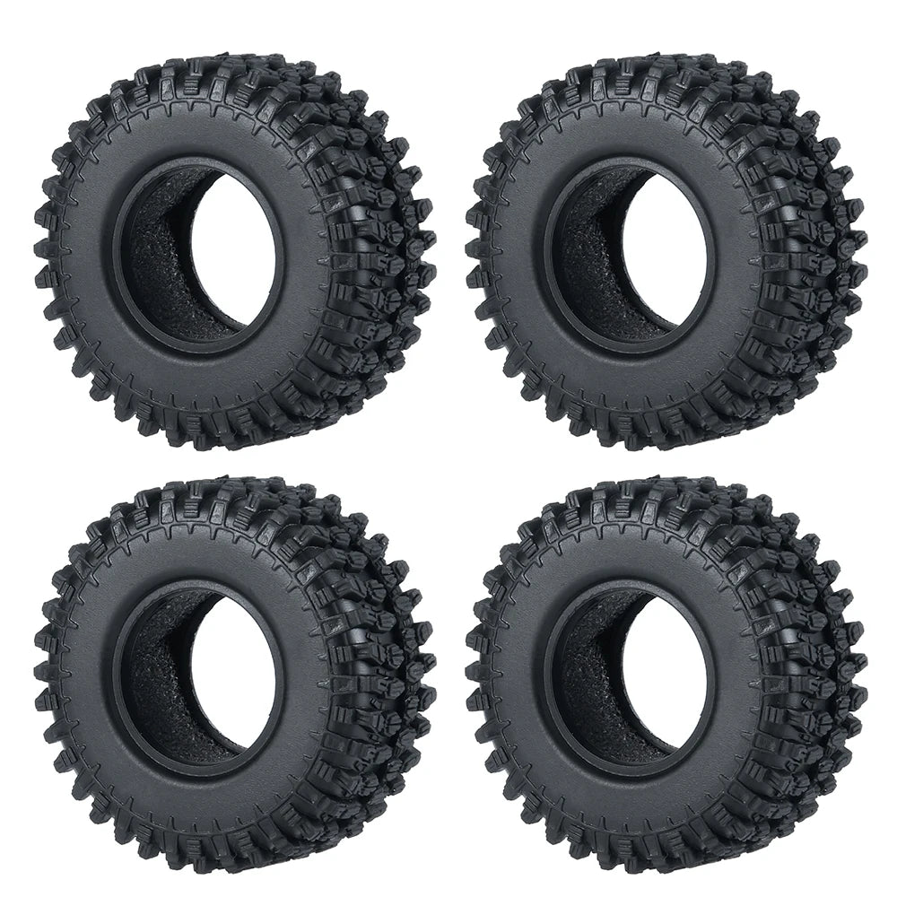 Quatre vues de roues en caoutchouc souple pour véhicules tout-terrain RC, montrant le motif de la bande de roulement et le mo