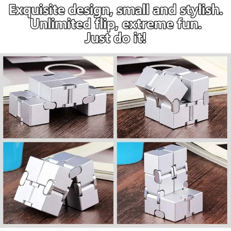 Cube anti-stress en métal argenté à l'infini, vu sous divers angles et en usage.