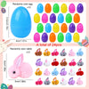 Un set de 24 œufs en plastique de couleurs aléatoires et de lapins en peluche pour Pâques