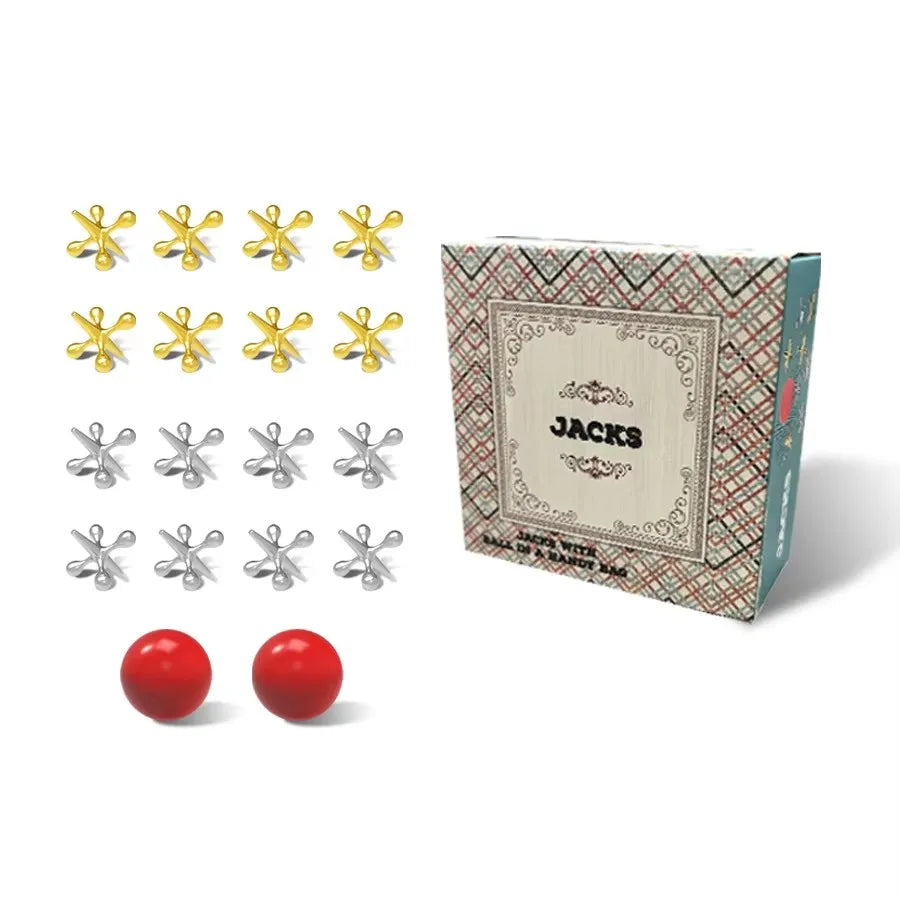 Une boîte de jeu classique avec des jacks en métal, incluant une balle rebondissante, pièces or et argent.