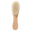 Peine de madera de haya natural con cerdas beige claro para cuidado del cabello de recién nacidos.
