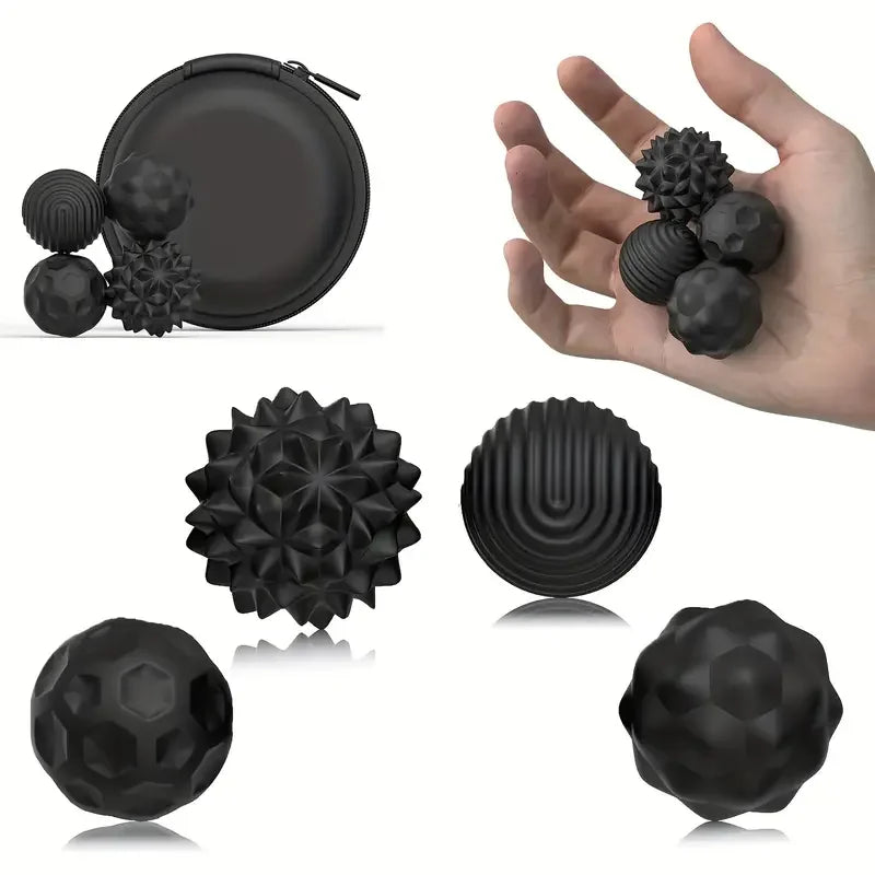 Eine Sammlung schwarzer silikonischer Magnet-Fidget-Bälle in verschiedenen Formen, eine Hand hält einige davon.
