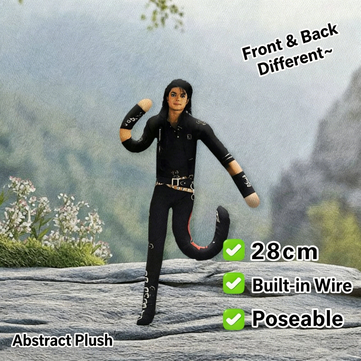 Figure en peluche noire d'un personnage debout sur une roche, montrant les différences avant et arrière.