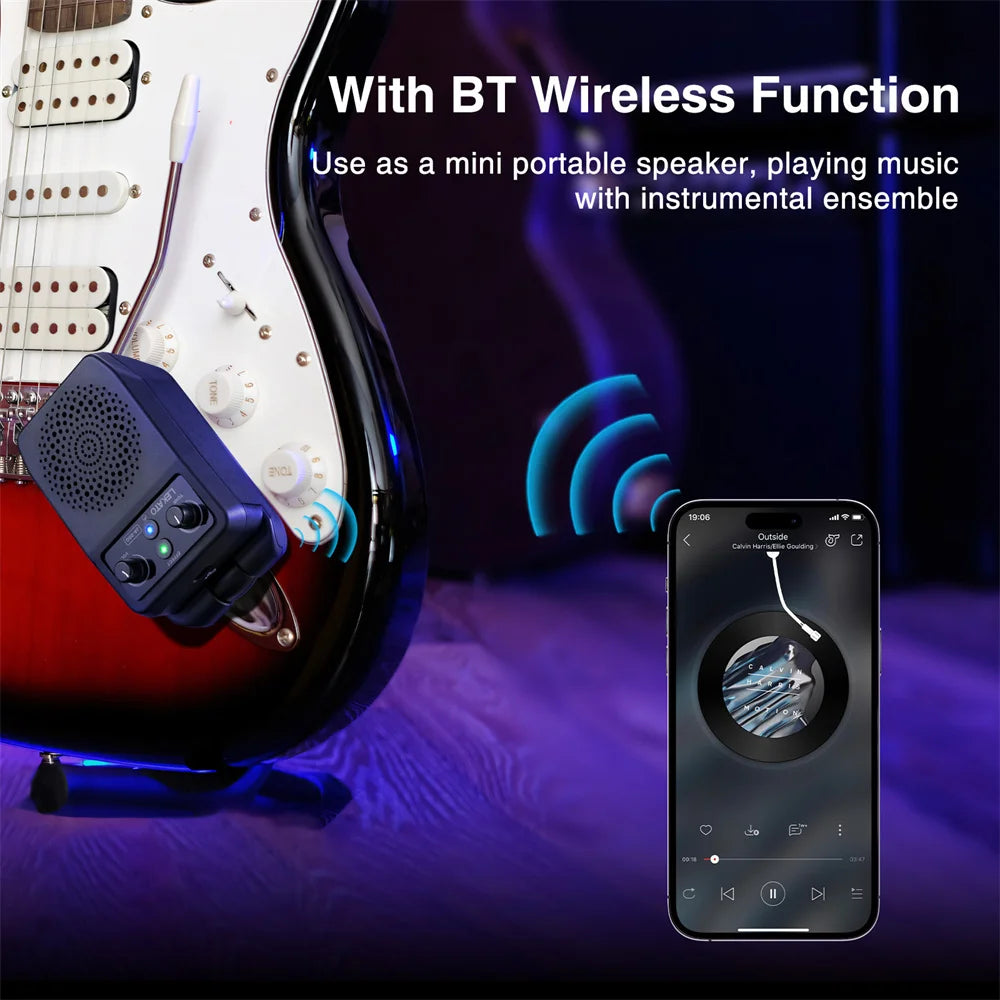 Un amplificateur de guitare électrique portable avec connexion Bluetooth à un smartphone.