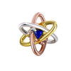 Verwirrtes Puzzle aus drei Metallringen in Roségold, Silber und Gold mit blauem Zentrum.