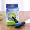 صندوق جهاز NEOSOCKET للوصل والادخار مع محول أسود موضوع على سطح خشبي.