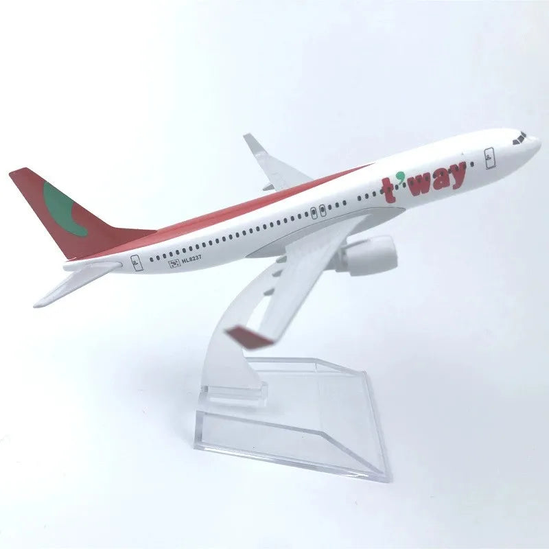 Diecast Metal Boeing Aircraft Model – 16 cm Collectible Display Piece