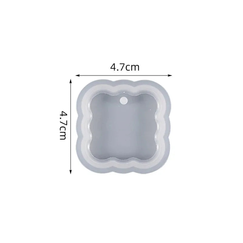 A light gray heart-shaped silicone mold for resin jewelry making, measuring 4.7cm by 4.7cm.
