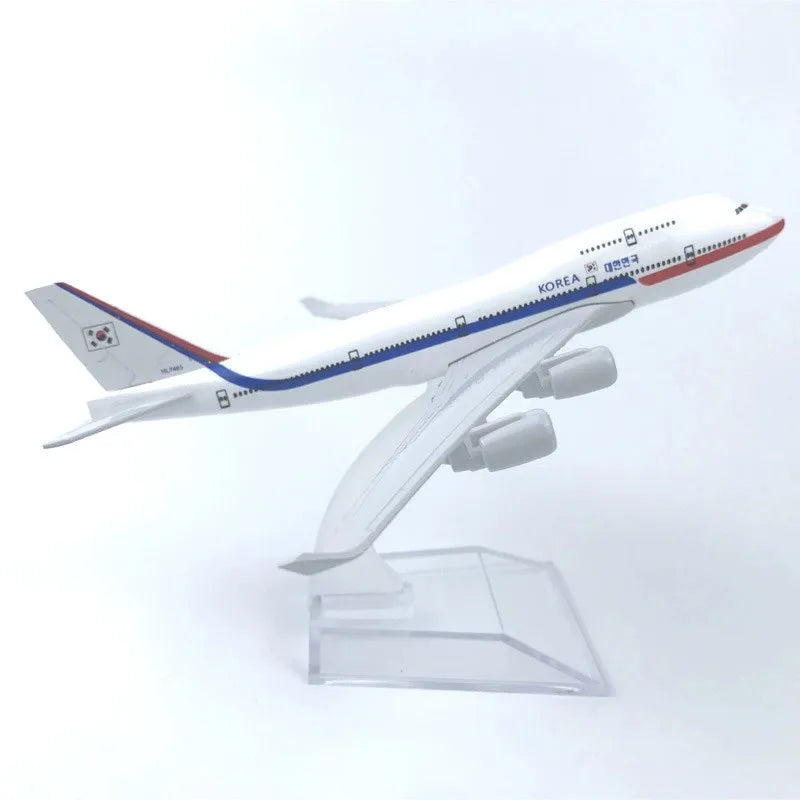Diecast Metal Boeing Aircraft Model – 16 cm Collectible Display Piece