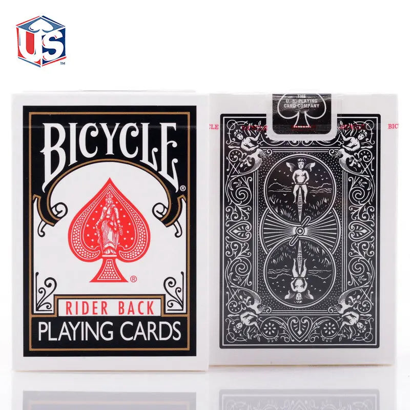 Un jeu de cartes à vélo avec un design incluant un cavalier et des éléments décoratifs.