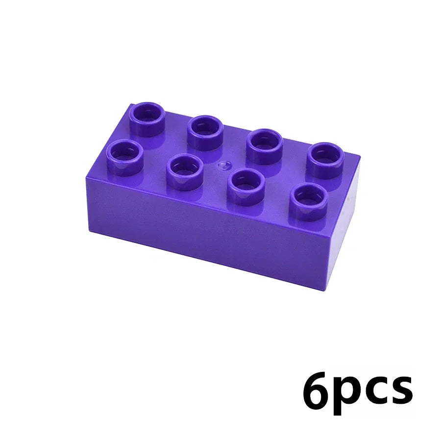 Un bloc plastique violet avec six indentations circulaires pour construire, montrant six pièces.