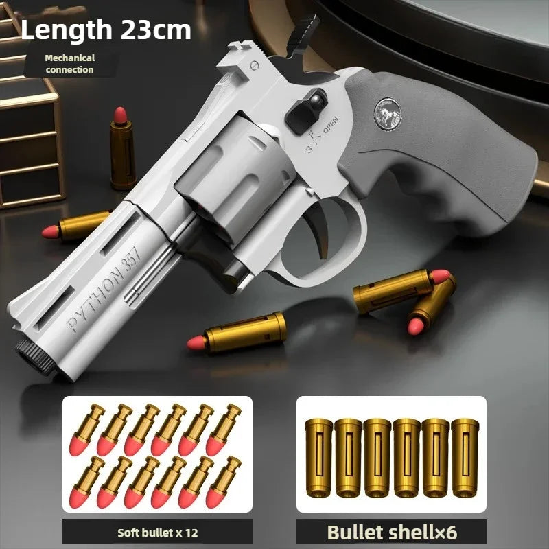 Pistolet en jouet blanc avec poignée grise et détente noire, avec six cartouches en laiton et douze balles molles.