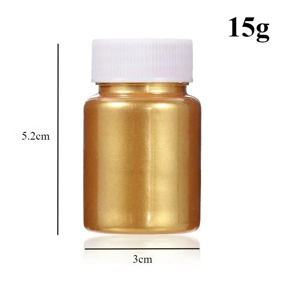 A small amber glass jar with a white cap containing 15g of mica pearl powder for crafting.