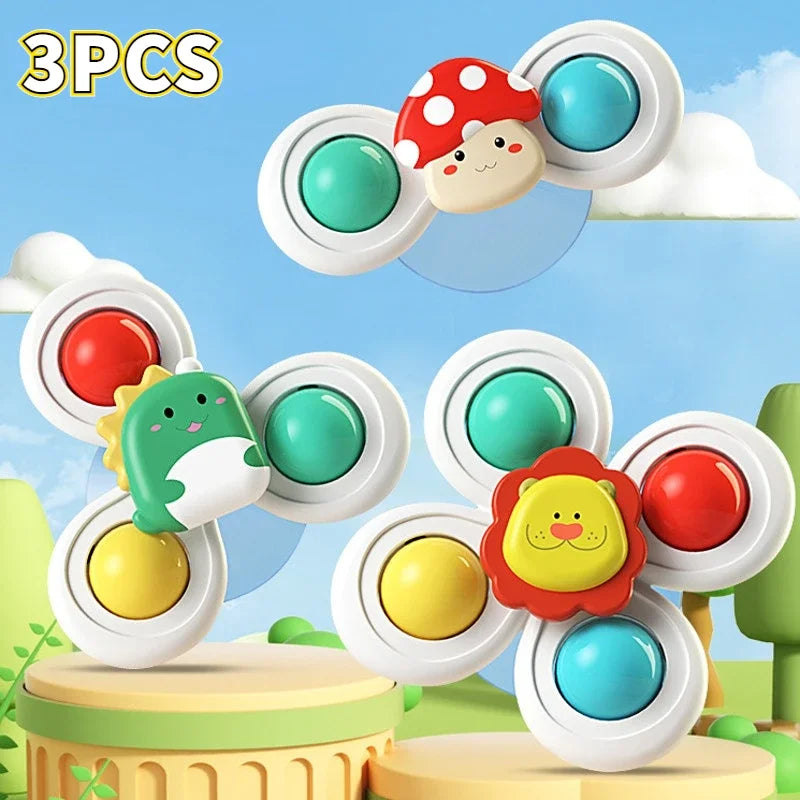 Drei Saugnapf-Spinner-Spielzeuge mit Pilz und Dinosaurier auf blauem Hintergrund.