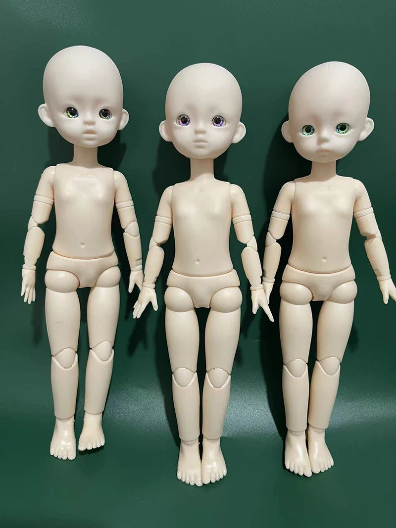 Three pale, articulated BJD dolls with large purple and green eyes standing side by side against a dark green background.