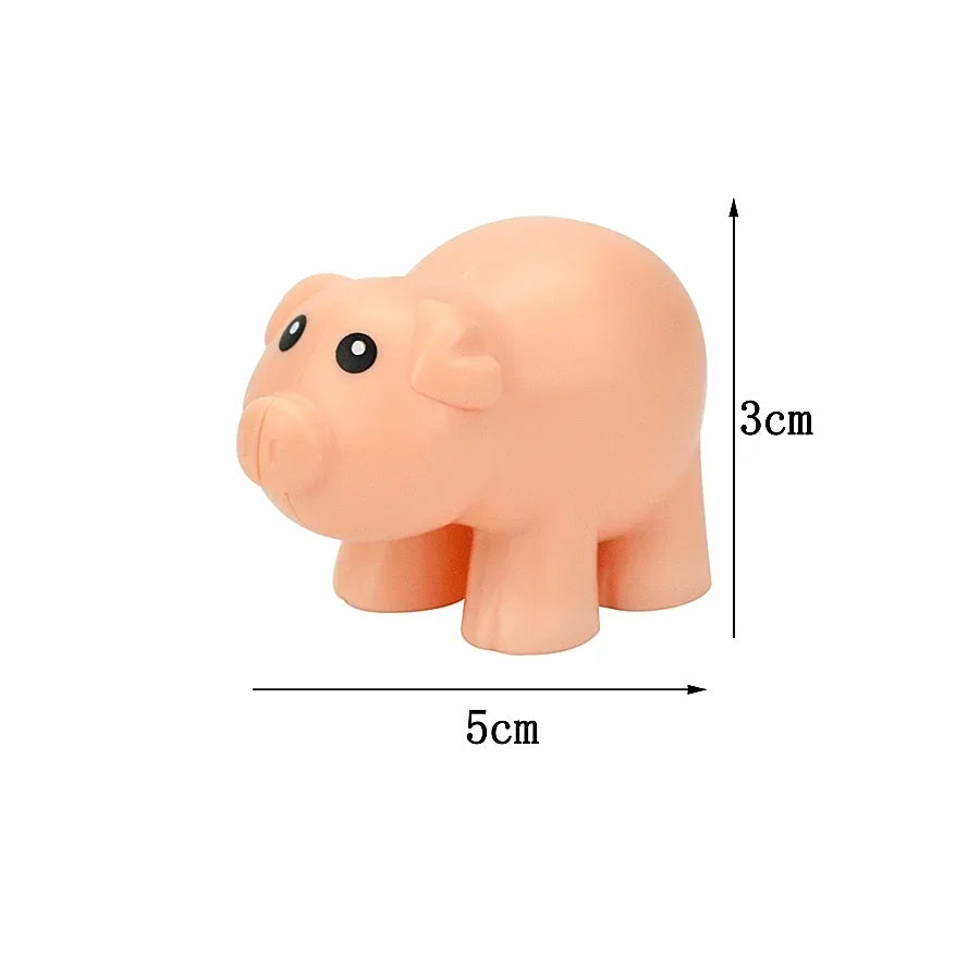 A light orange plastic pig building block with measurements indicating 3cm height and 5cm length.