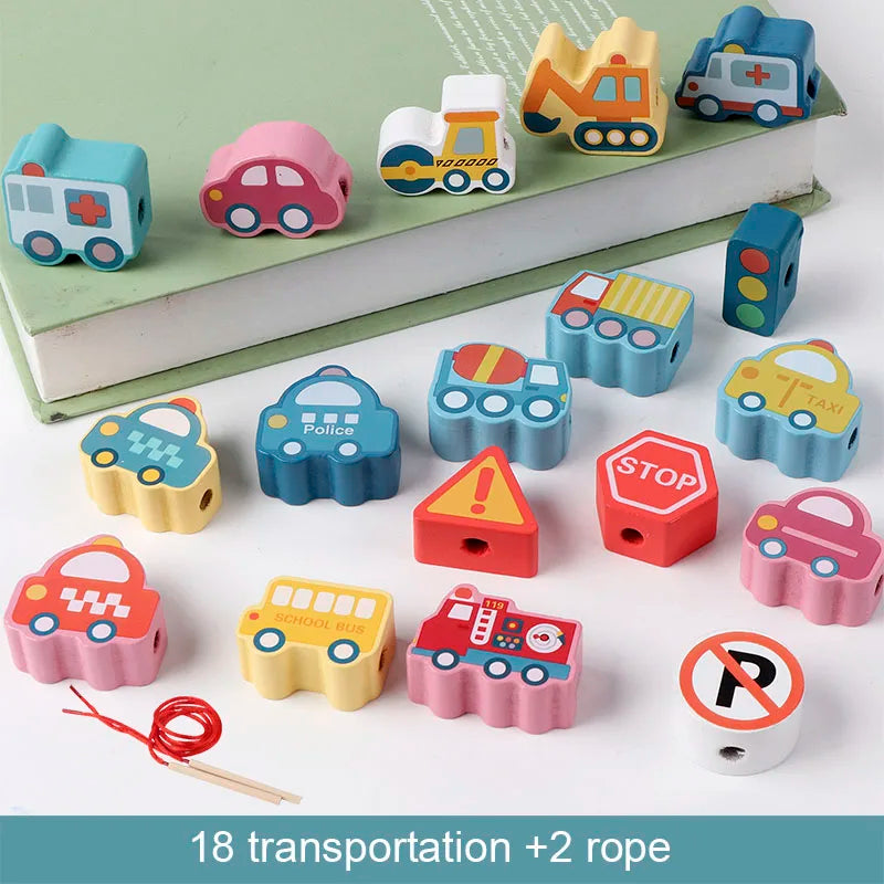 Collection de 18 jouets de transport en bois et 2 cordes pour l'entraînement Montessori des enfants.