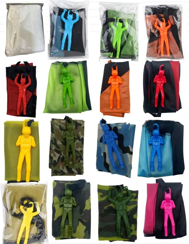 Eine Sammlung von selbstgefertigten Fallschirmspielzeugen in verschiedenen Farben und Formen, darunter Orange, Grün, Blau und